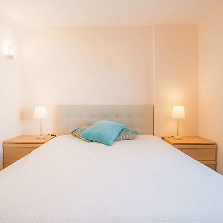 1-Minute Walk To The Metro And 2 To The Supermarket Lisbon Bagian luar foto