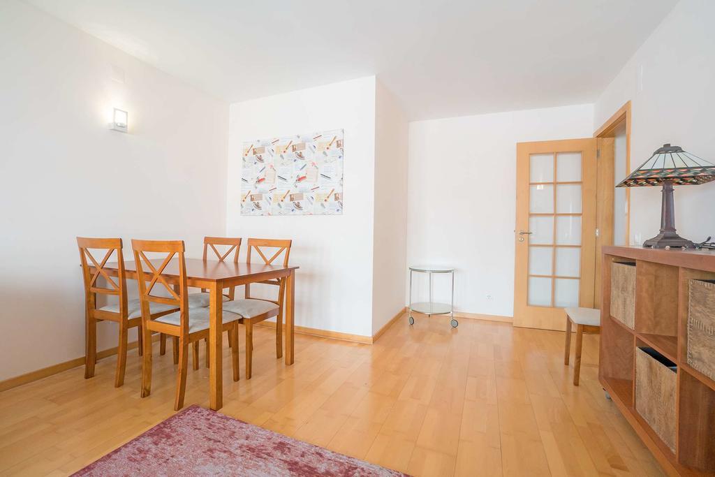 1-Minute Walk To The Metro And 2 To The Supermarket Lisbon Bagian luar foto