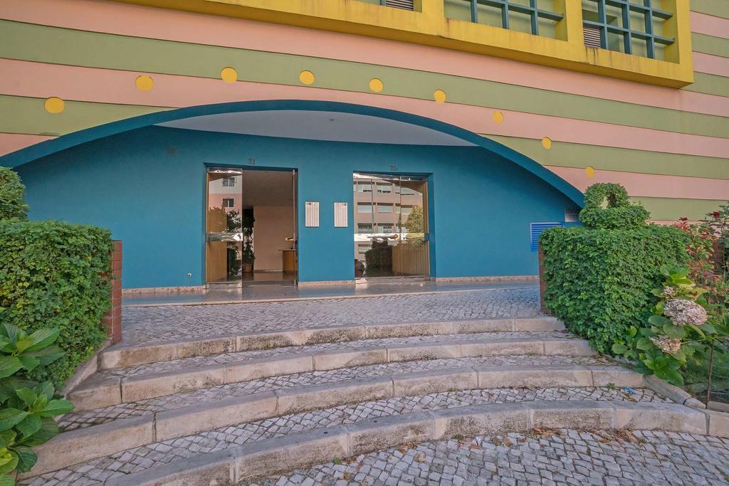 1-Minute Walk To The Metro And 2 To The Supermarket Lisbon Bagian luar foto