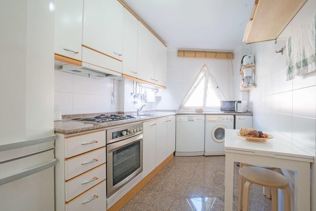 1-Minute Walk To The Metro And 2 To The Supermarket Lisbon Bagian luar foto