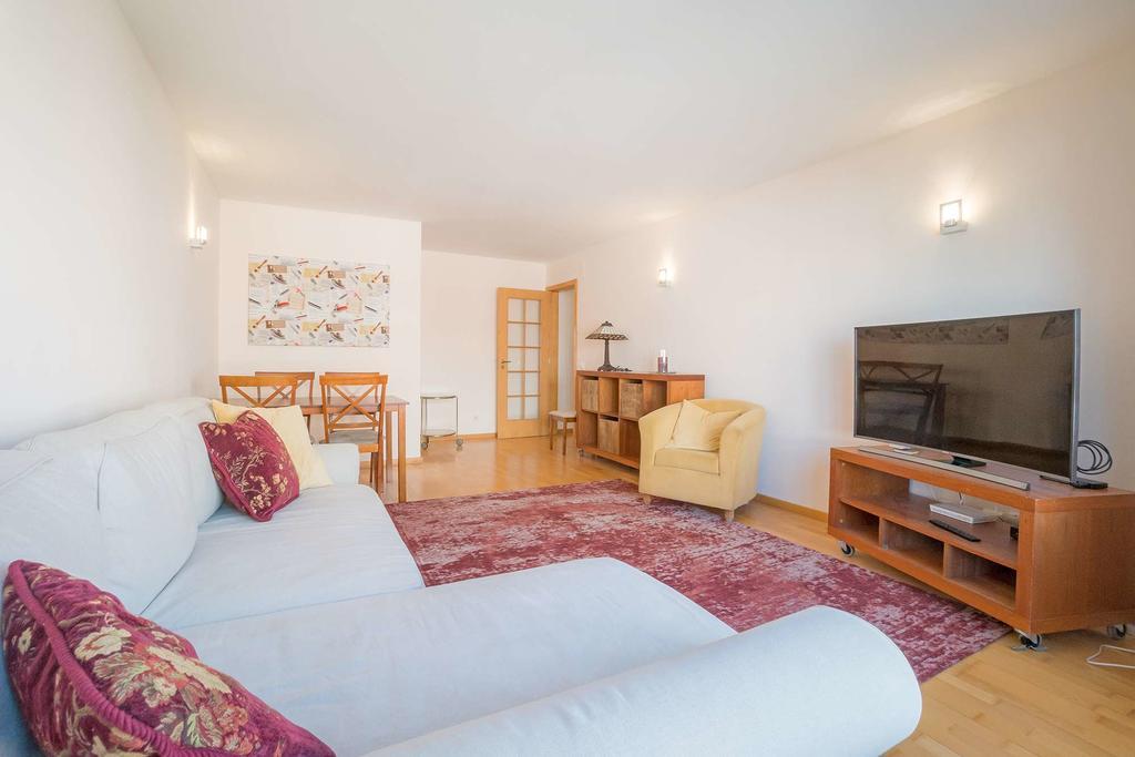 1-Minute Walk To The Metro And 2 To The Supermarket Lisbon Bagian luar foto